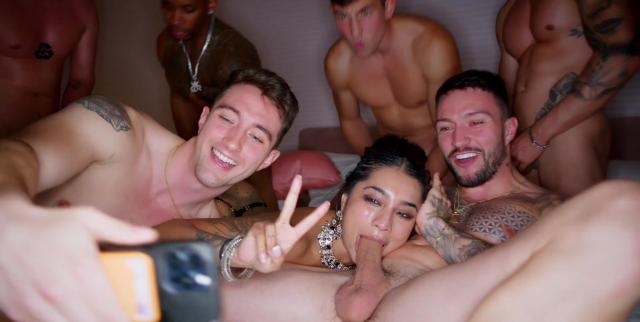 Арабская красавица Валентино Рока получает всевозможные проникновения