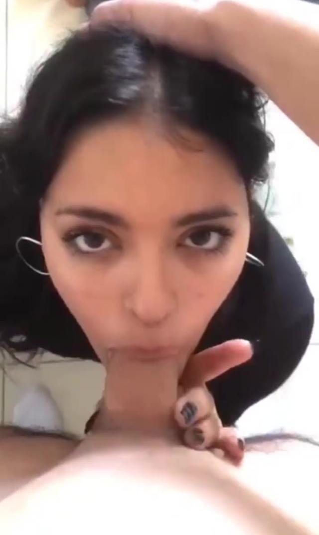 Моя горячая латиноамериканская сводная кузина сходит с ума когда видит мой член и любит когда ее трахают по-собачьи