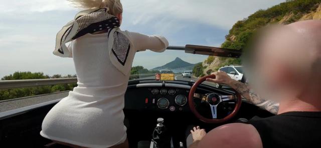 Публичный минет в машине вид сверху на кабриолете