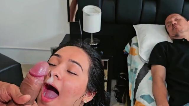 Пышногрудая латиноамериканка трахается с врачом на глазах у мечтающего мужа