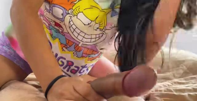 Сексуальная латиноамериканская брюнетка готова делать горячий минет своему сводному брату хоть каждый день